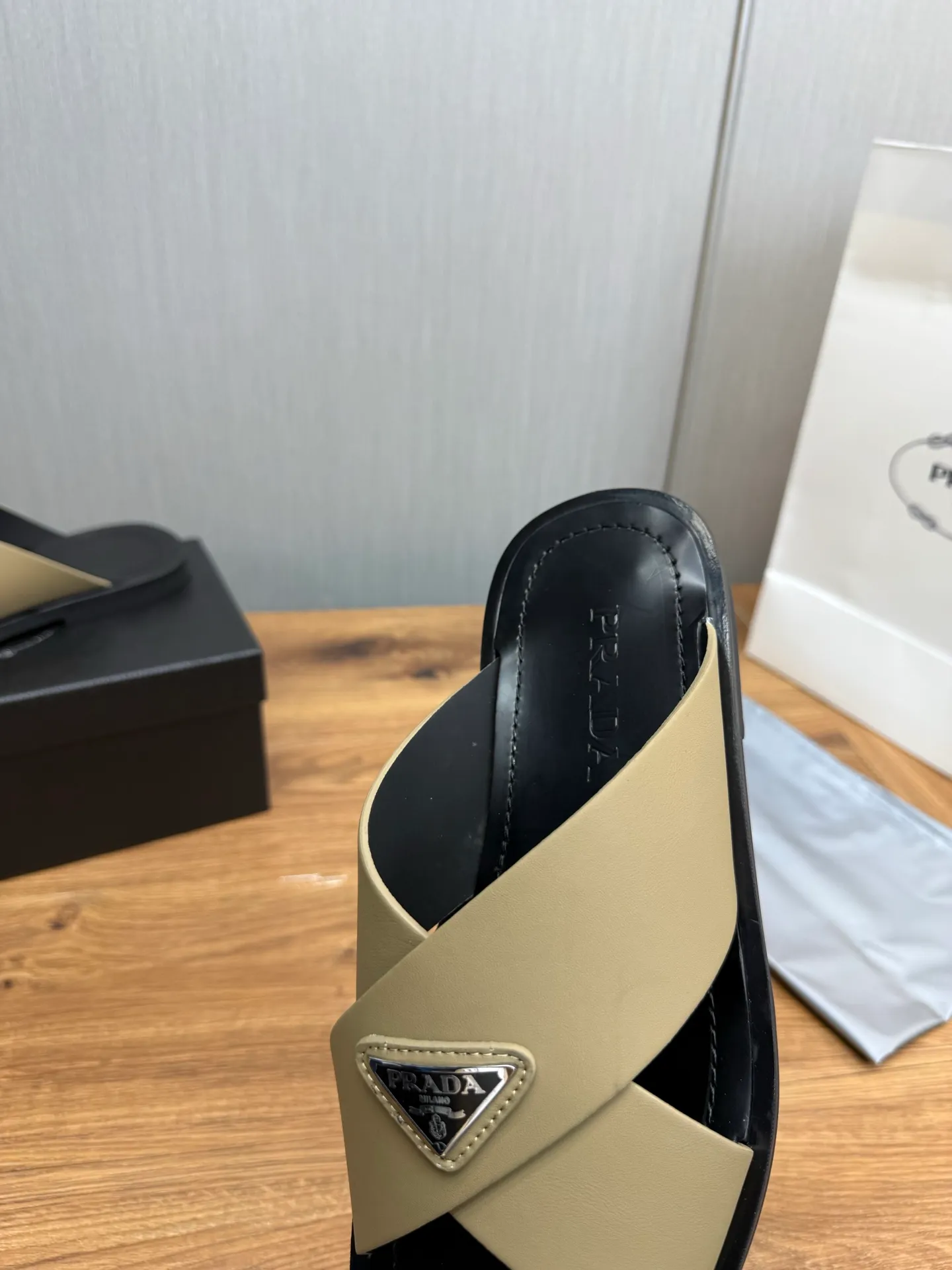 Factory price 340💰 ＰＲＡＤＡPrada - popular men's slippers hot sale 🔥 🩴Official website one to one production 38-45 sizes 45 46 🉑️Customized!